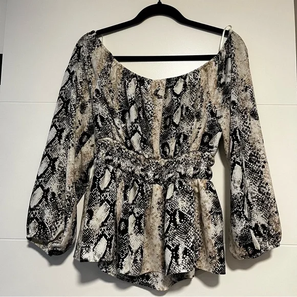 Design Lab | Off Shoulder Snake Print Blouse - Picture 1 of 12
